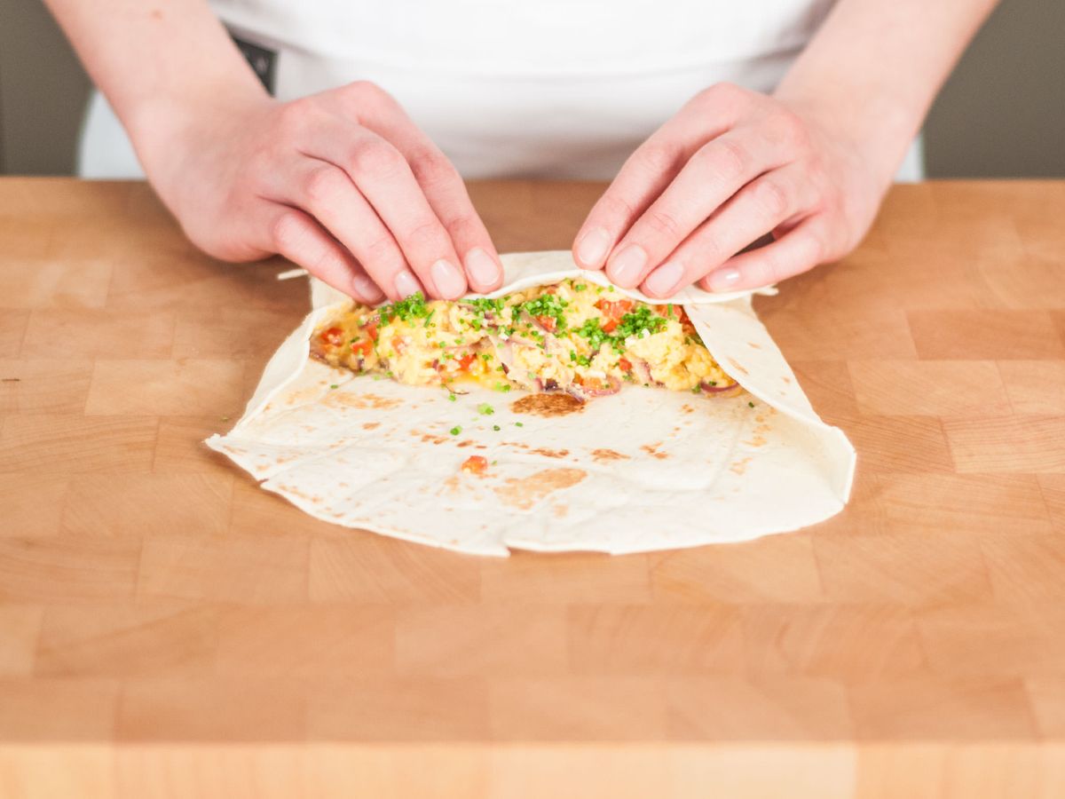 Breakfast burrito | Recipe | Kitchen Stories