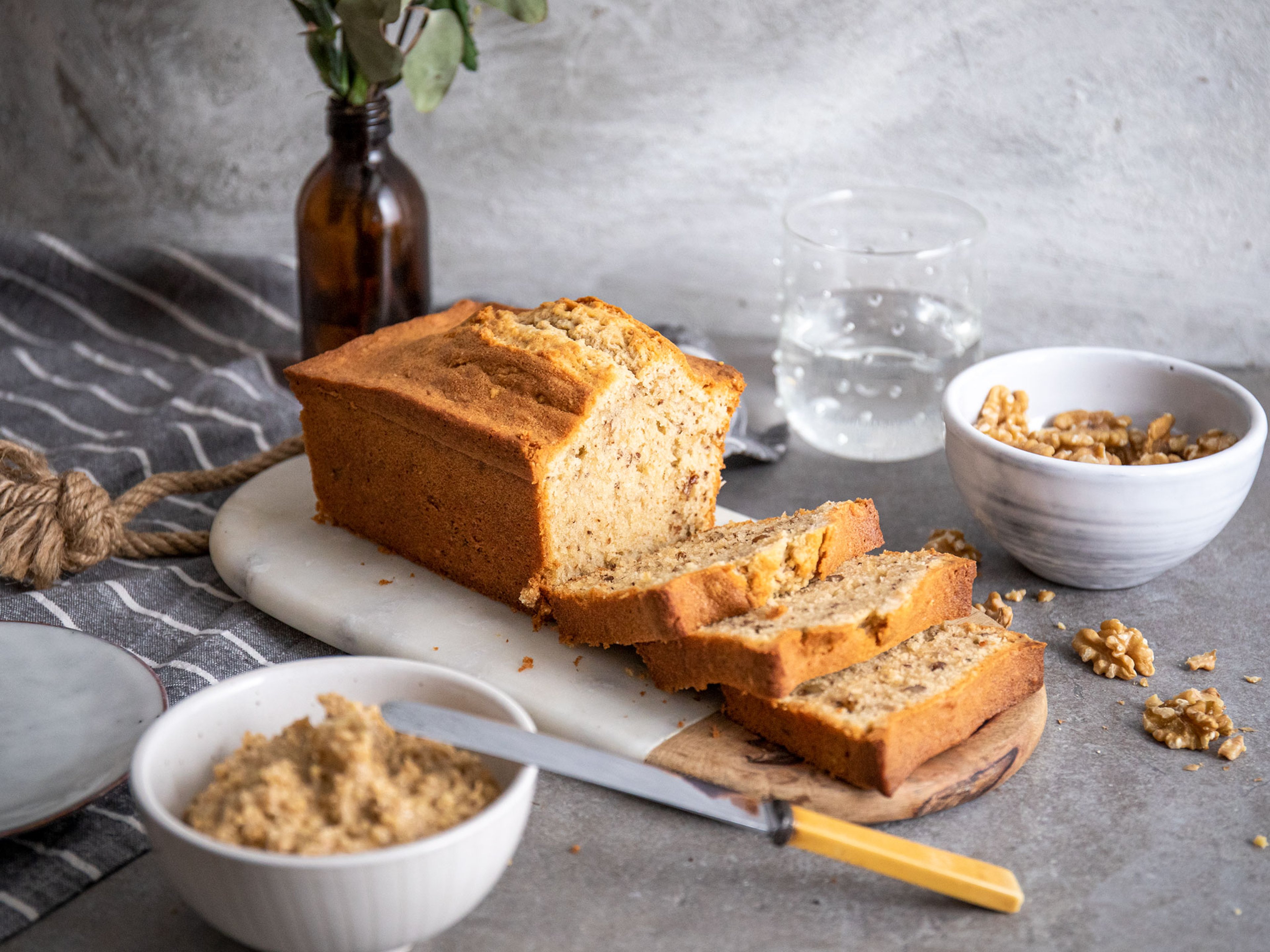 Espresso-Walnuss-Kuchen mit Zimt-Walnuss-Butter