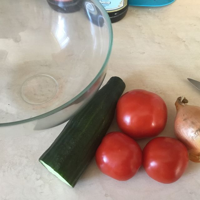 crispy Hühnerbrust,Kartoffelwürfel, Tomaten/Gurkensalat | Rezept ...