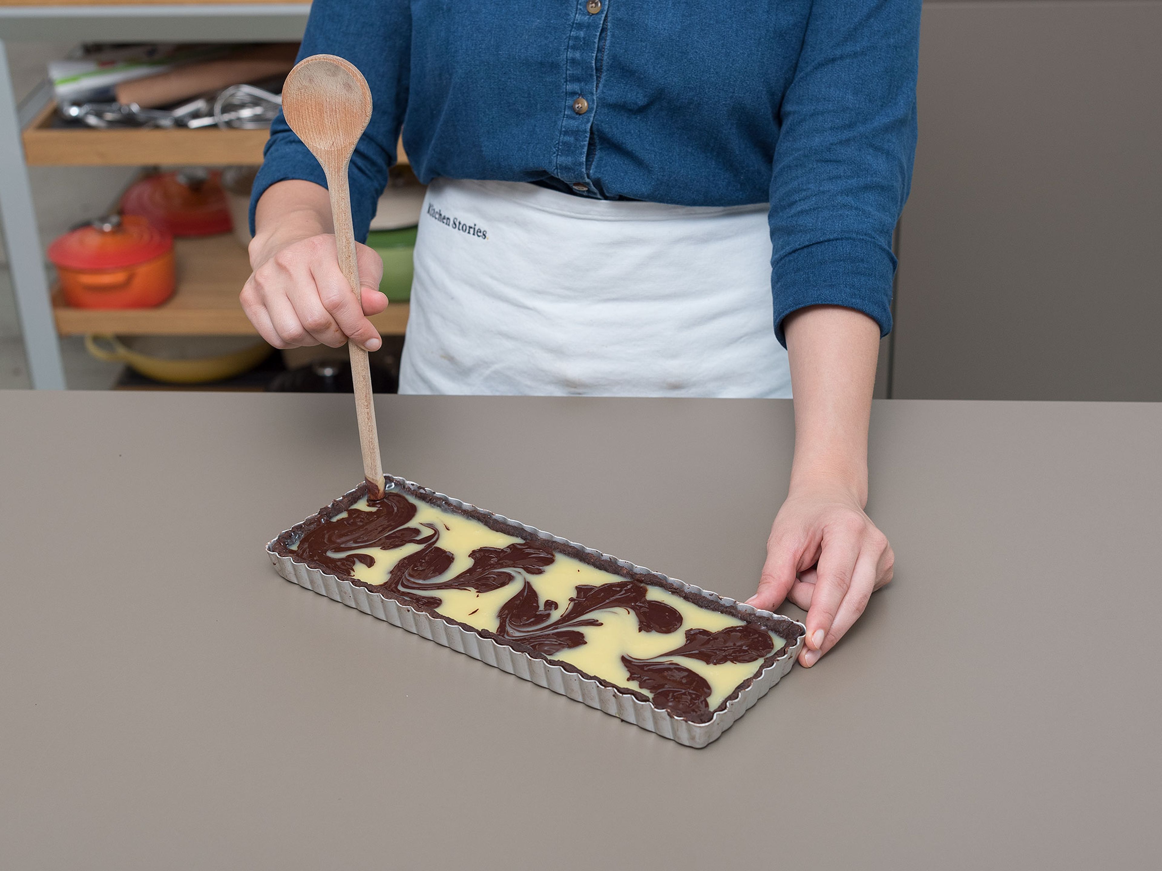 Add dark chocolate to pie dish, then white chocolate on top. Swirl dark chocolate through white, using the end of a cooking spoon, to create a marbled effect. Refrigerate for approx. 10 min.