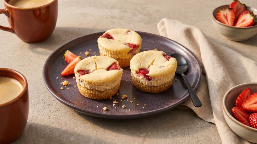 Kleine Erdbeer-Cheesecakes aus der Heißluftfritteuse backen