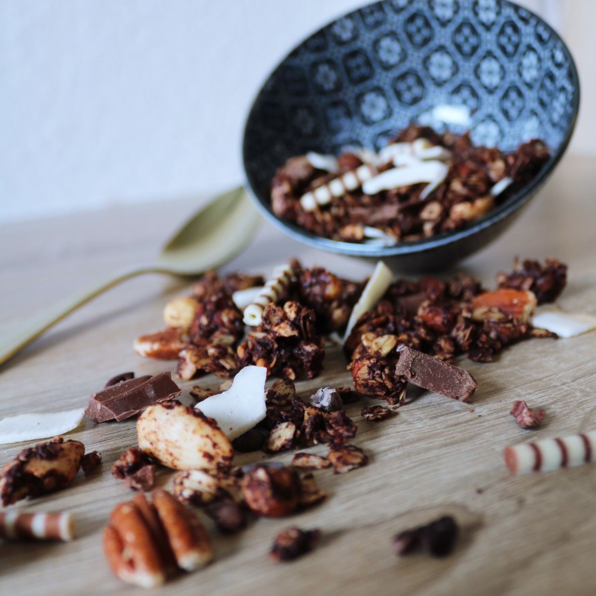 Chocolate coconut granola | Recipe | Kitchen Stories