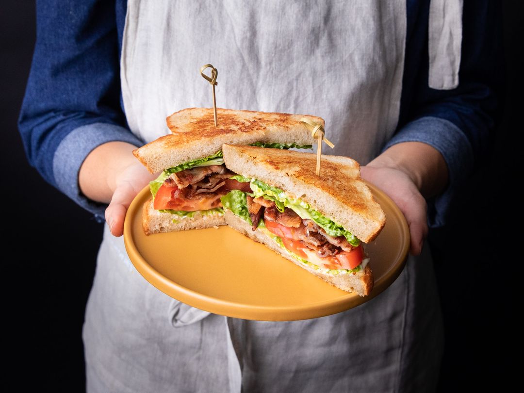 Klassisches Bacon-Salat-Tomaten Sandwich mit 5 Zutaten
