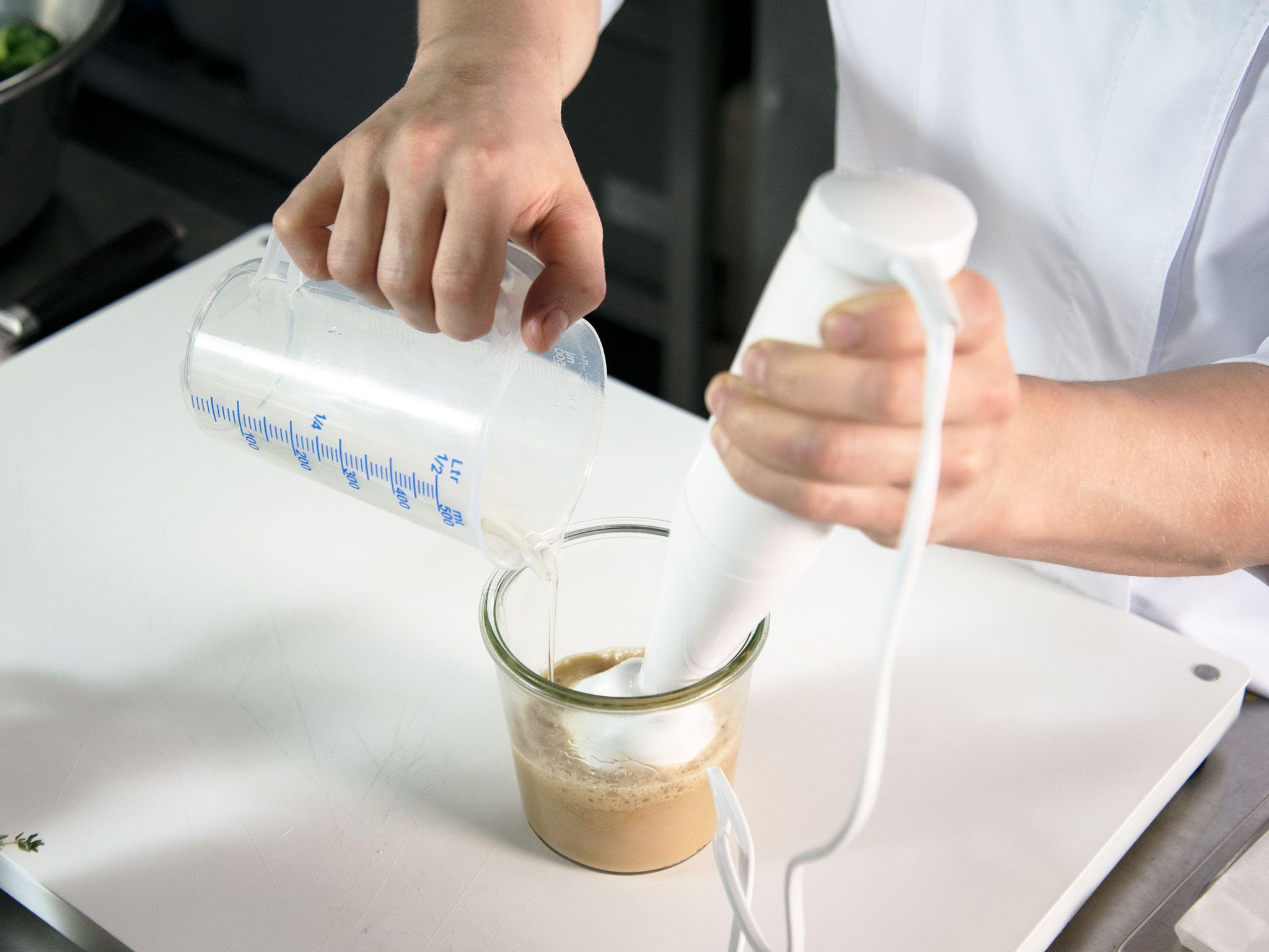 Ziegenkäse-Crème-Brulée und Feldsalat mit Apfeldressing | Rezept ...