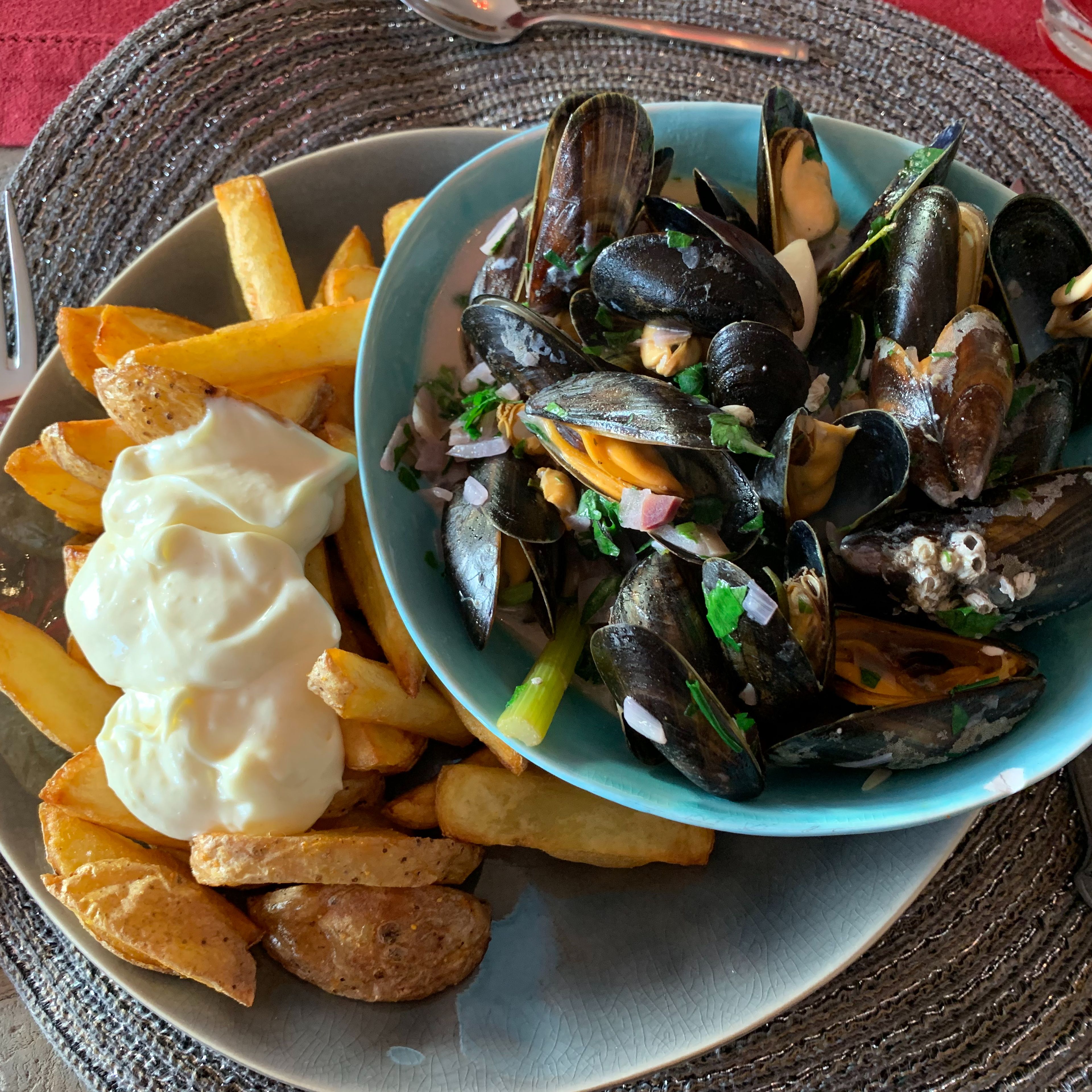 Moules-frites mit Knoblauch-Majo