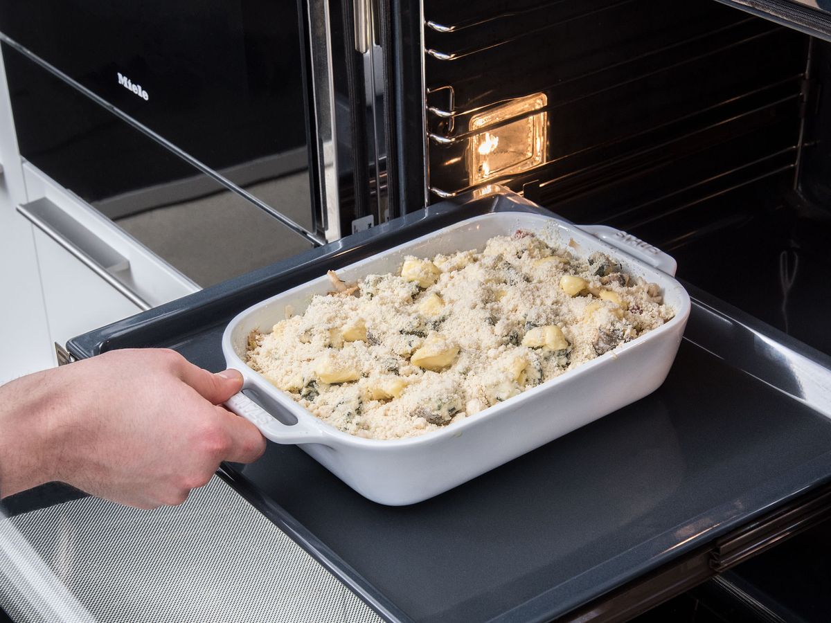 Sellerie-Gratin mit Birnen und Blauschimmelkäse | Rezept | Kitchen Stories