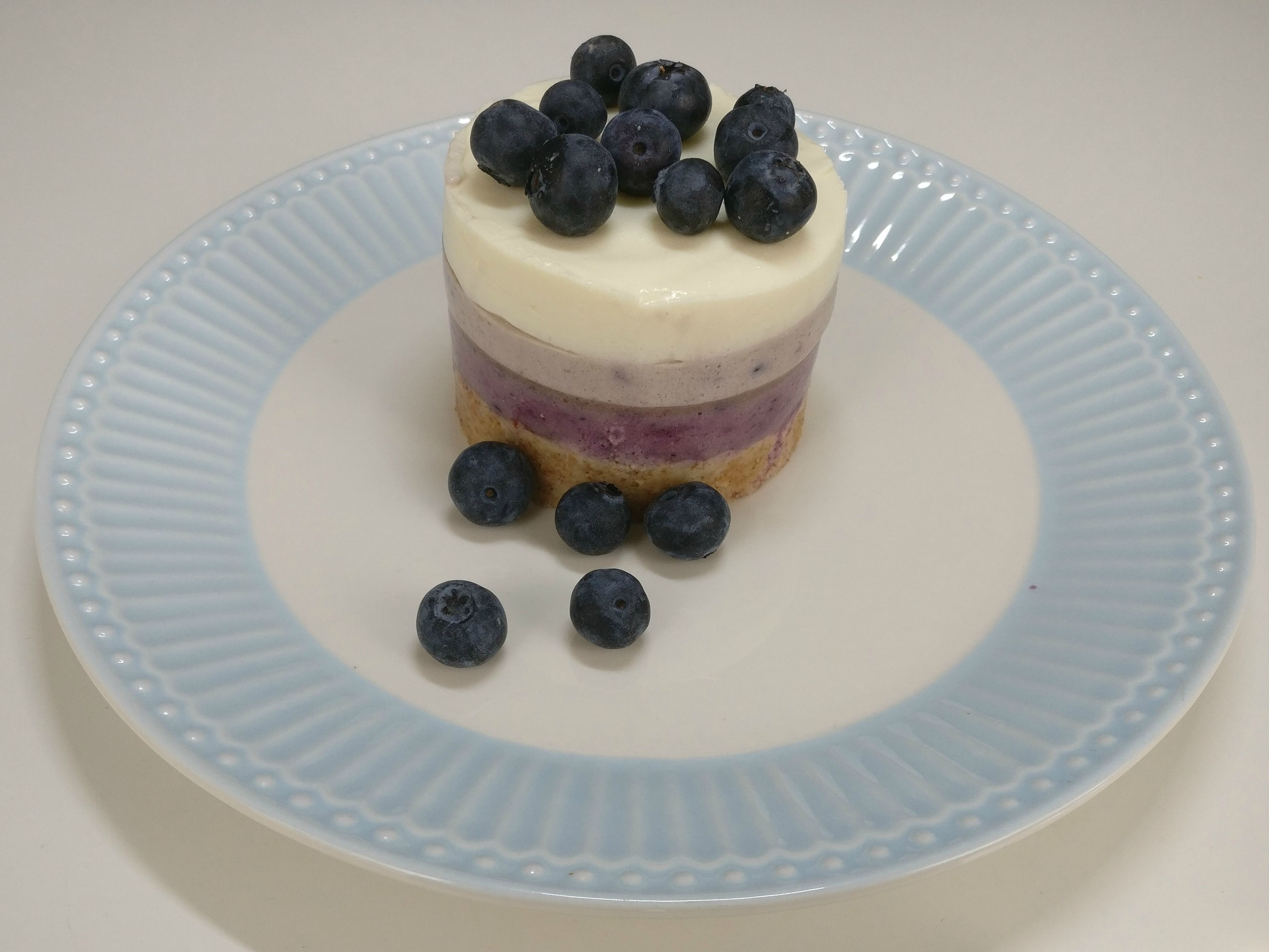 No-bake mini blueberry cheesecakes